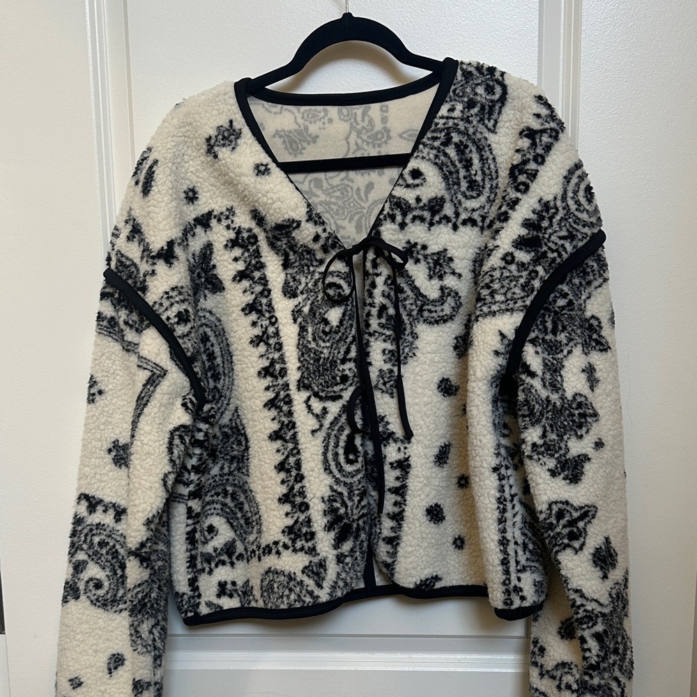 Black and White Patterned Women's Sweater Jacket